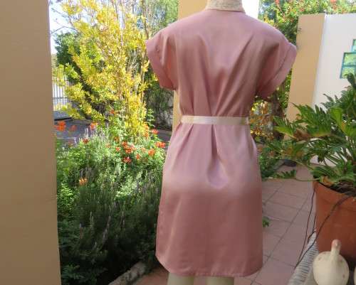 Dainty satin polyester dusty pink fold over size 32/8 night gown with pale pink lace.Tiny sleeves