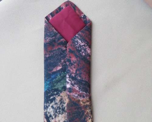Modern narrow silky polyester neck tie in array of beautiful colours. Width 5cm. New condition