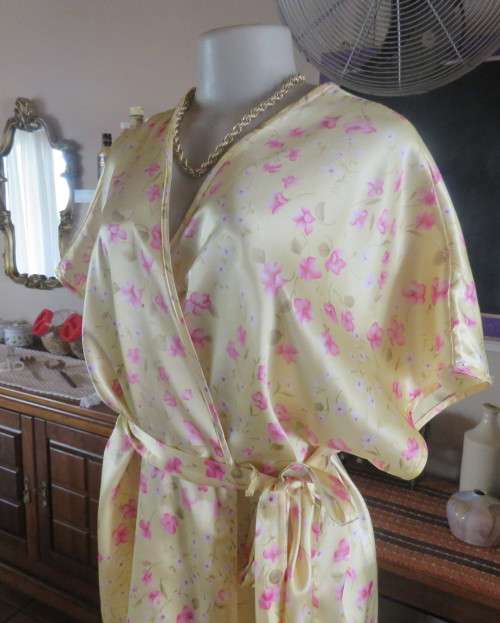 As new vanilla yellow silkyfold over night gown with pink/white flowers.Tiny cut-on sleeves.Size 42