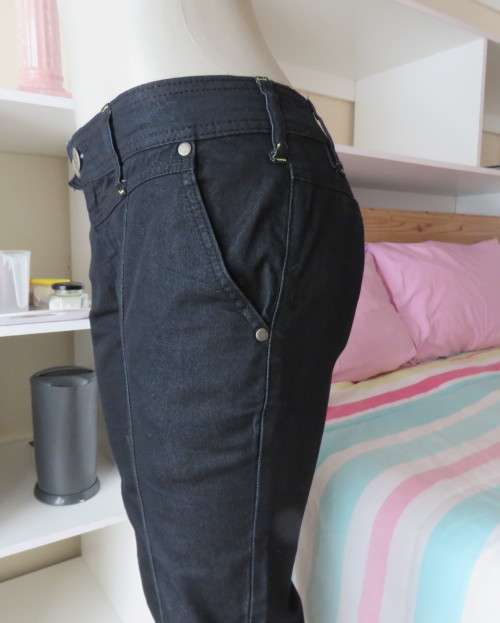 Sexy casual black low rise skinny leg stretch polycotton pants.By RT size 38/14.New condition.