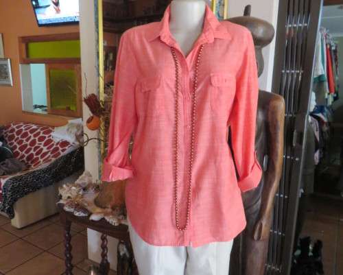 Modern long sleeve mottled crimson long sleeve shirt by WOOLWORTHS size 40/16. Two front pockets.