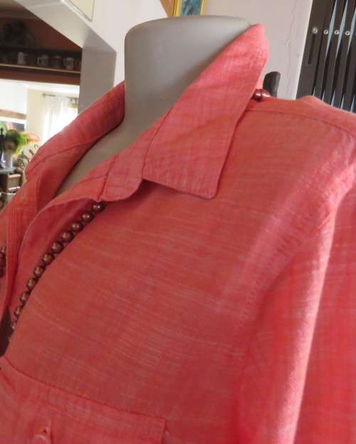 Modern long sleeve mottled crimson long sleeve shirt by WOOLWORTHS size 40/16. Two front pockets.