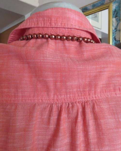Modern long sleeve mottled crimson long sleeve shirt by WOOLWORTHS size 40/16. Two front pockets.