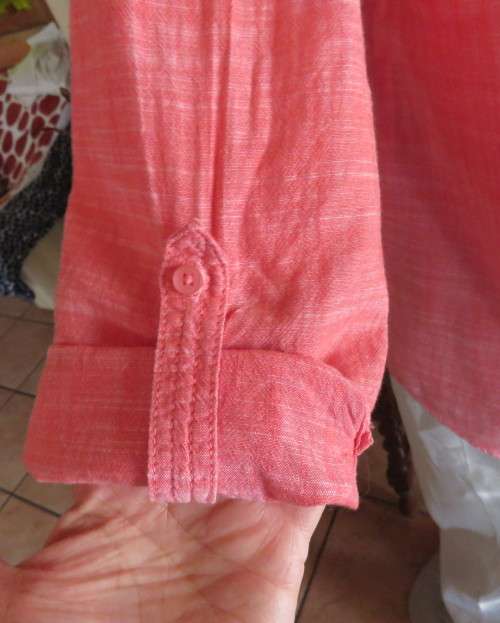 Modern long sleeve mottled crimson long sleeve shirt by WOOLWORTHS size 40/16. Two front pockets.