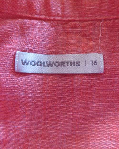 Modern long sleeve mottled crimson long sleeve shirt by WOOLWORTHS size 40/16. Two front pockets.