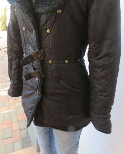 High fashion black long sleeve warm padded jacket size 32 to 34 by MATMAZELI. Faux fur collar/fronts