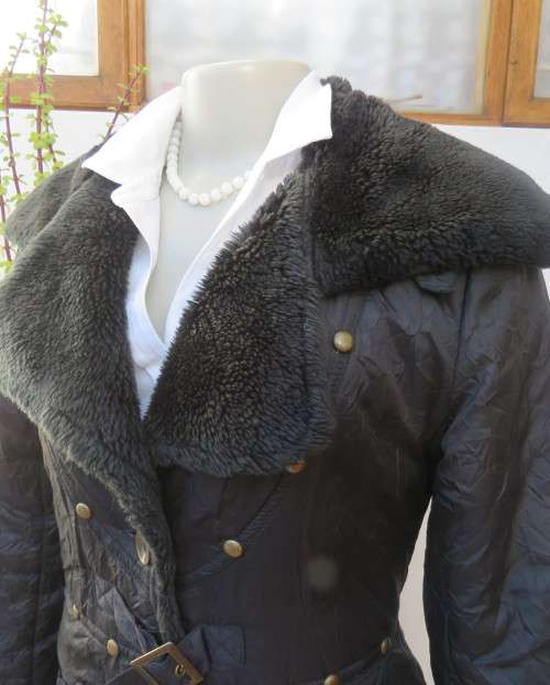 High fashion black long sleeve warm padded jacket size 32 to 34 by MATMAZELI. Faux fur collar/fronts