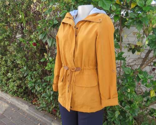 Fashion long sleeve jacket in mustard yellow.Grey hood.Drawstring in waist.Check lining.Size 34/10