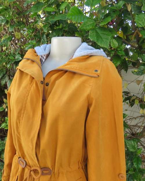 Fashion long sleeve jacket in mustard yellow.Grey hood.Drawstring in waist.Check lining.Size 34/10