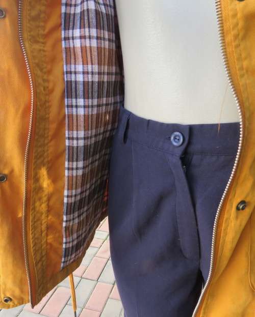 Fashion long sleeve jacket in mustard yellow.Grey hood.Drawstring in waist.Check lining.Size 34/10