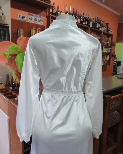 This elegant sexy white ESTELLE floor length night gown in shiny nylon. Size 34 to 36. As new