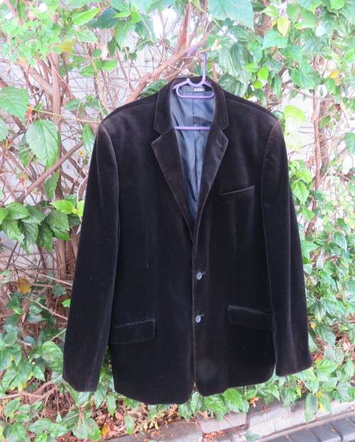 Smart cotton velvet men`s jacket 3 front pockets. CIGNAL size 44/114cmR. Very good condition.