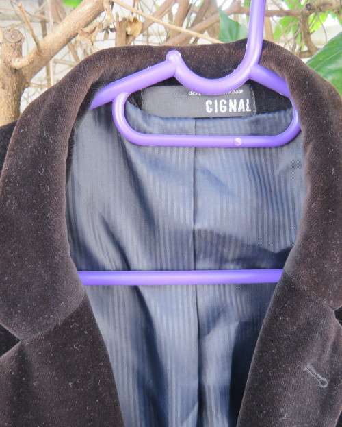 Smart cotton velvet men`s jacket 3 front pockets. CIGNAL size 44/114cmR. Very good condition.