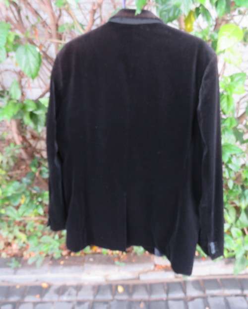 Smart cotton velvet men`s jacket 3 front pockets. CIGNAL size 44/114cmR. Very good condition.