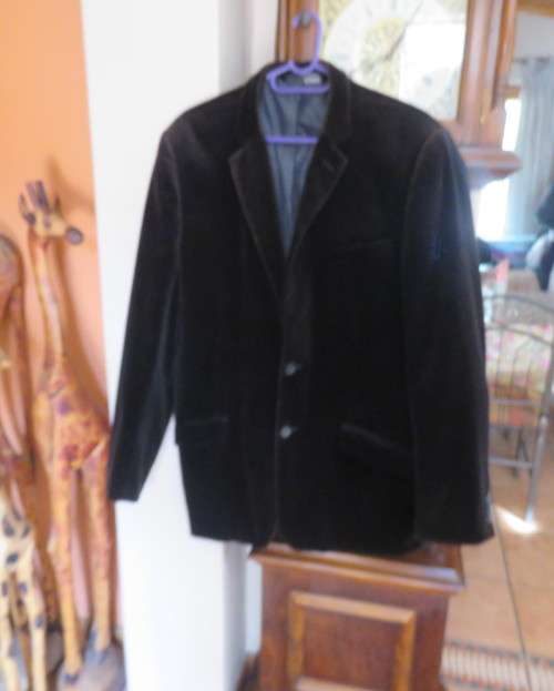 Smart cotton velvet men`s jacket 3 front pockets. CIGNAL size 44/114cmR. Very good condition.