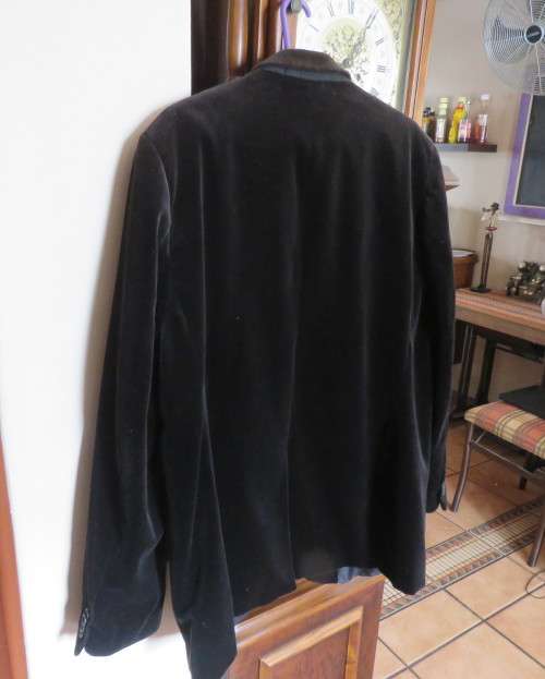 Smart cotton velvet men`s jacket 3 front pockets. CIGNAL size 44/114cmR. Very good condition.