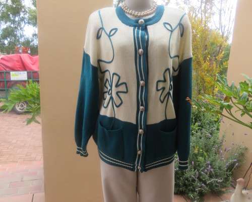 Smart acrylic knit rich cream/dark jade blocked button down decorative knit cardigan.Size 40/42.