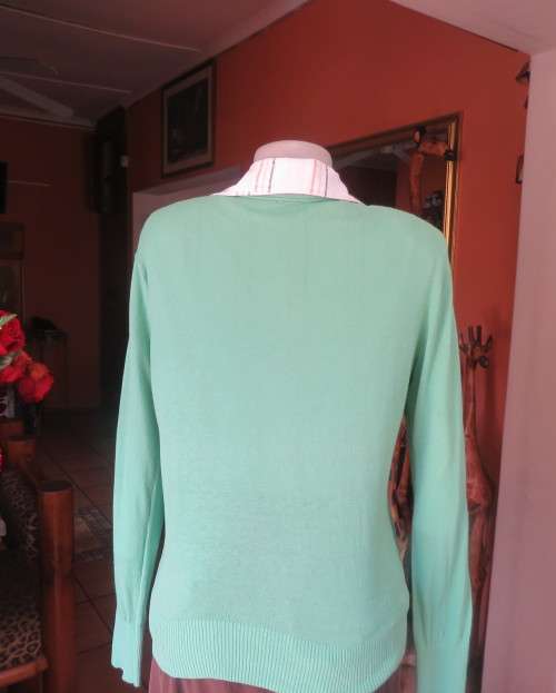 Fabulous light weight 100% cotton long sleeve poison green button down cardigan.Size 38/14..A