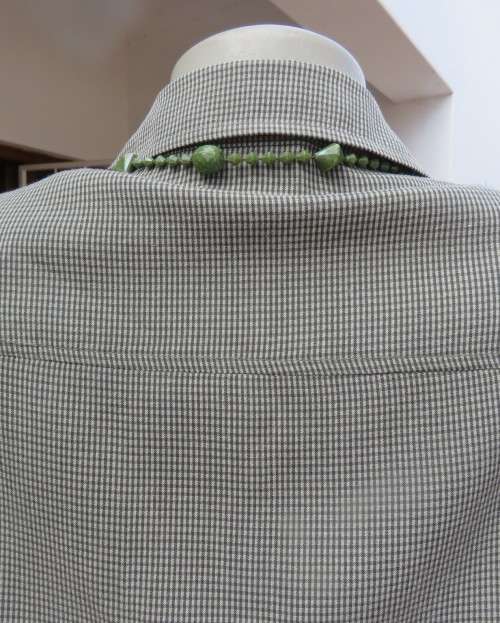 Cool casual 2 pc pantsuit with short sleeve shirt and wide cut pants in green/cream check. Size 42