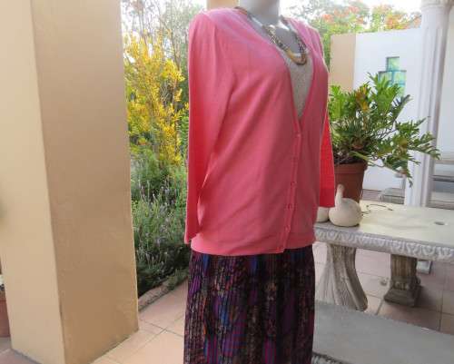Handy light weight 100% cotton knit crimson long sleeve cardigan with V front.By WOOLWORTHS size 40