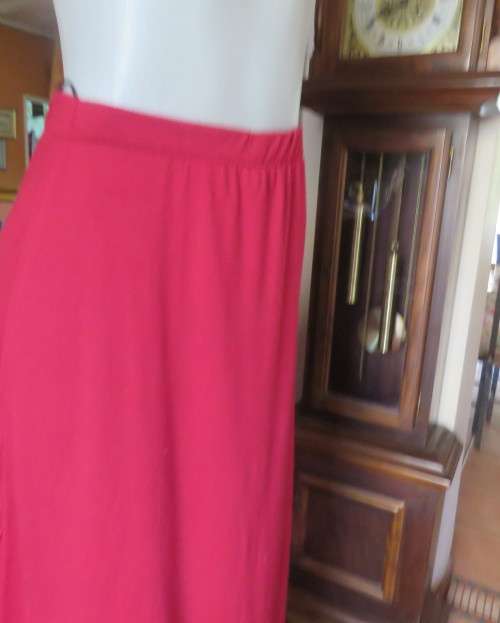 Ankle length cherry red stretch cotton skirt with elasticated waist. Size 32/8. A-Line. Rounded seam