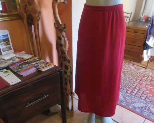 Ankle length cherry red stretch cotton skirt with elasticated waist. Size 32/8. A-Line. Rounded seam
