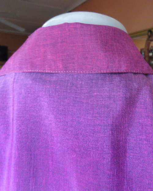 Feel sensational in this shiny short sleeve jacket in shades of pink/purple.Size 40 to 42. New cond.
