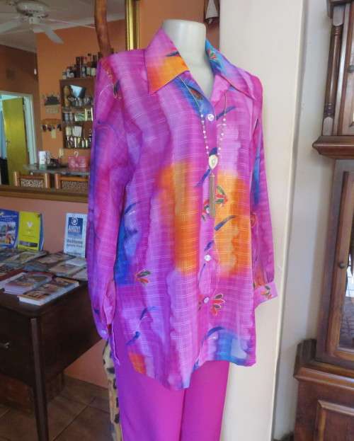 Amazing 2 pc pant suit with violet pants and violet,orange,jade pattened glitter top.Size 42/18.