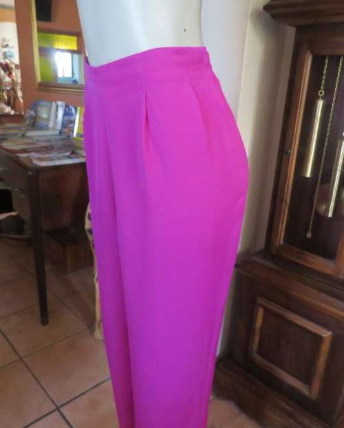 Amazing 2 pc pant suit with violet pants and violet,orange,jade pattened glitter top.Size 42/18.