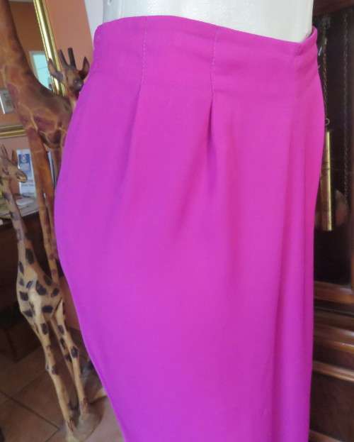 Amazing 2 pc pant suit with violet pants and violet,orange,jade pattened glitter top.Size 42/18.