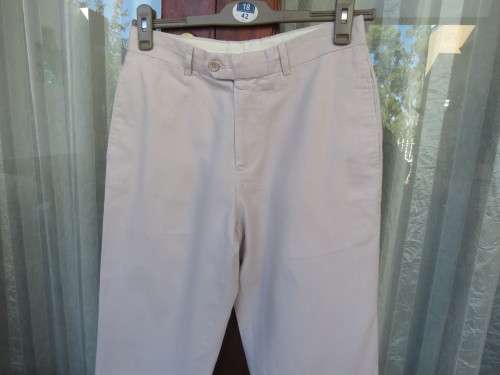 Men`s beige linen/cotton pants in size 30 by D66. Pockets back and sides. Flat front. Very good cond