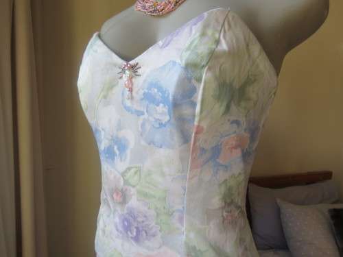 Strapless figure hugging tasteful printed special occasion long dress and bolero size 36/12 As new.