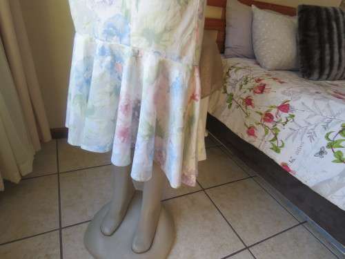Strapless figure hugging tasteful printed special occasion long dress and bolero size 36/12 As new.