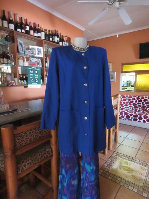 Beautiful structured long sleeve royal blue button down jacket.Collarless.By SEGAL.Size 42/18.As new