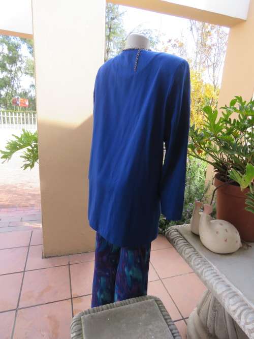 Beautiful structured long sleeve royal blue button down jacket.Collarless.By SEGAL.Size 42/18.As new