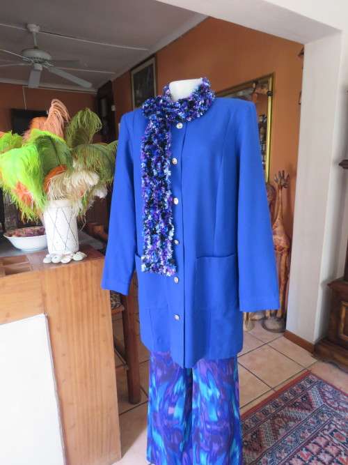 Beautiful structured long sleeve royal blue button down jacket.Collarless.By SEGAL.Size 42/18.As new