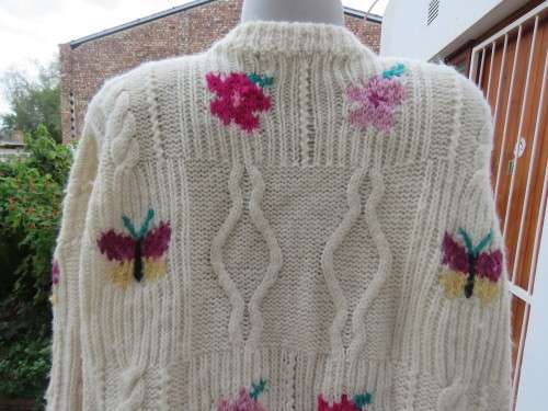 Bulky knit cream DOMBEYA  KNIT button down cardigan with red/pink flowers.Size 46/22.