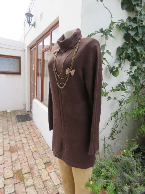 Choc brown soft  long slip over polo neck tunic size 38/14 by GEORGE.Acrylic yarn.Good cond.