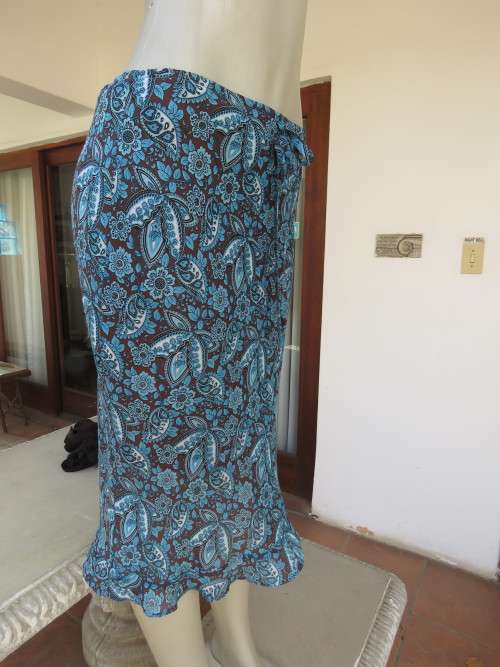 Dark brown white/blue paisley patterned tube skirt. Fully lined.By INWEAR.Large size 32/8.As new