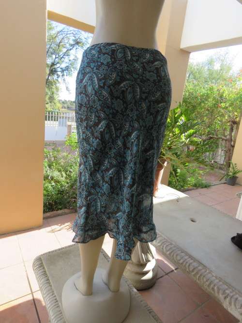 Dark brown white/blue paisley patterned tube skirt. Fully lined.By INWEAR.Large size 32/8.As new