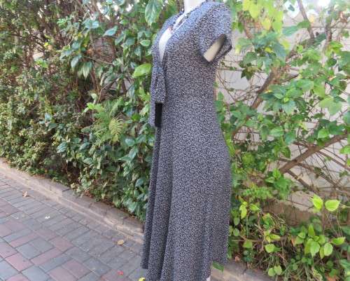 Feather light monochrome 100% stretch nylon low V dress. FINNIGANS size 38/14.Capped sleeves.As new
