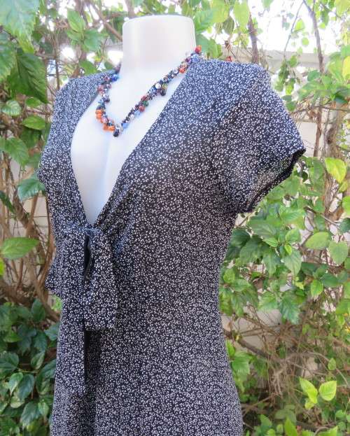Feather light monochrome 100% stretch nylon low V dress. FINNIGANS size 38/14.Capped sleeves.As new