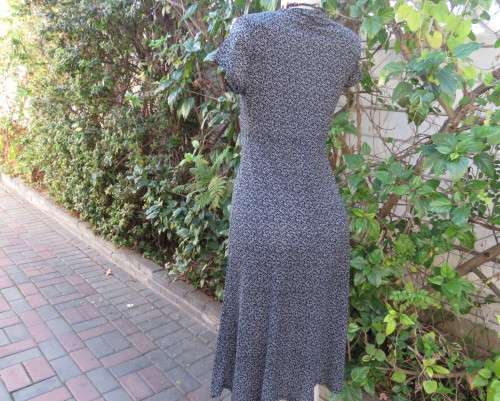 Feather light monochrome 100% stretch nylon low V dress. FINNIGANS size 38/14.Capped sleeves.As new