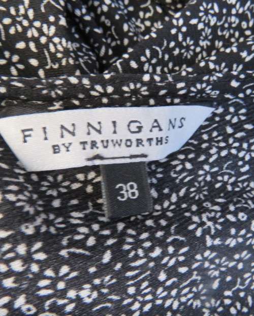 Feather light monochrome 100% stretch nylon low V dress. FINNIGANS size 38/14.Capped sleeves.As new