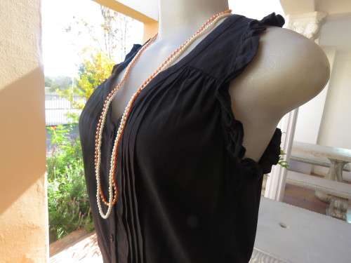 Charming black sleeveless poly/viscose button down top by GLORIA JEANS size 32/8. New cond.