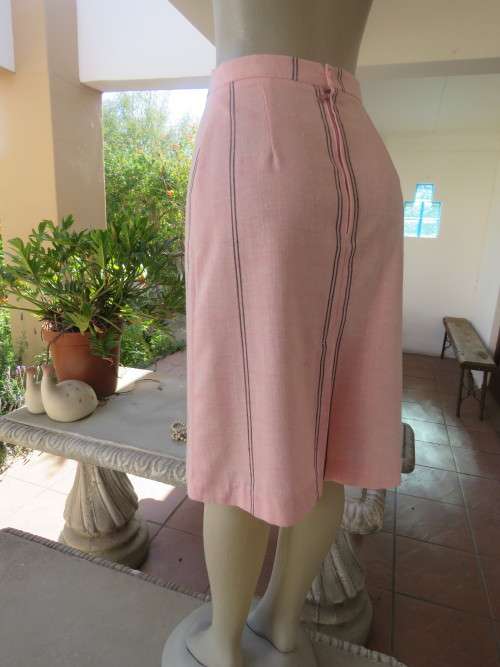 Elegant light pink/black vertical stripe pencil skirt in poly/linen blend. Size 33/9 .Zip at back.