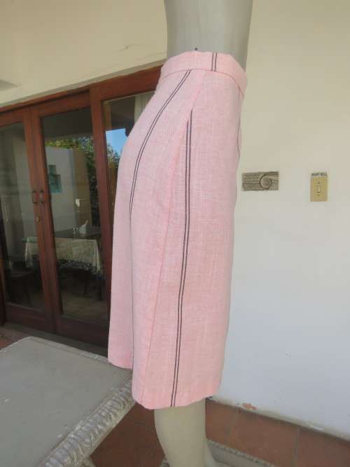 Elegant light pink/black vertical stripe pencil skirt in poly/linen blend. Size 33/9 .Zip at back.