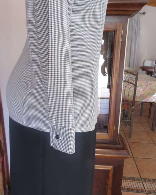 Practical black and white check long sleeve shirt. Button down with open collar. Size 34/10.As new