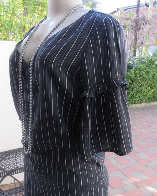 Adorable black/white vertical striped viscose top.V neck.Frilled sleeves.Size 32/8 by EDITION.As new