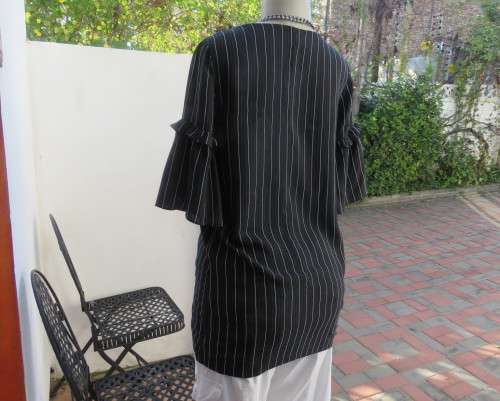 Adorable black/white vertical striped viscose top.V neck.Frilled sleeves.Size 32/8 by EDITION.As new